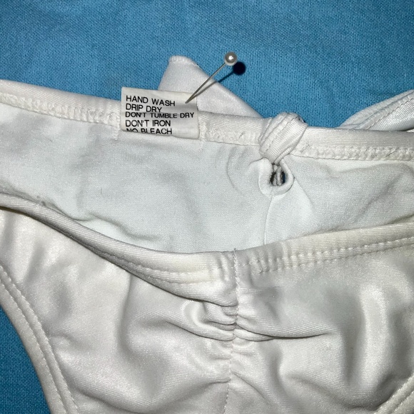 WHITE LUSTER RUCHED BIKINI WITH REAR BOW AND GOLD CHAIN DETAILS BY SYRUP - Picture 9 of 15